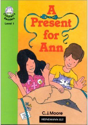 A PRESENT FOR ANN (HCHR 1) | 9780435286118 | MOORE, C.J.